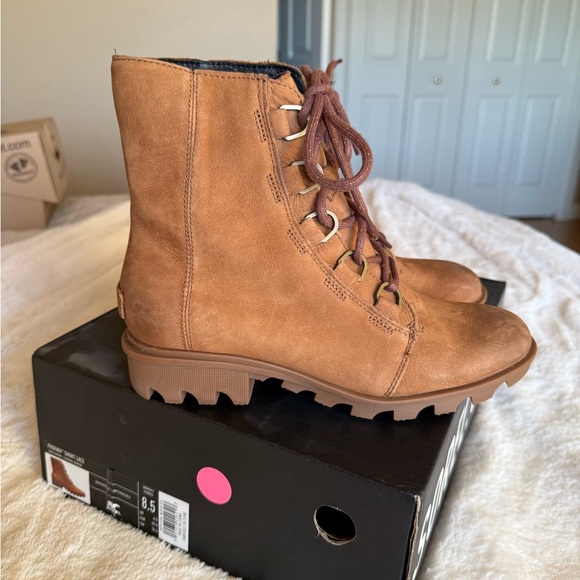 Sorel Phoenix lace up bootie size 8.5 NWT - Picture 2 of 8